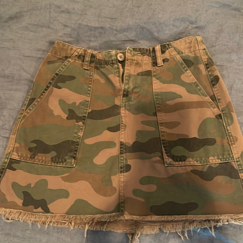 Camo mini skirt